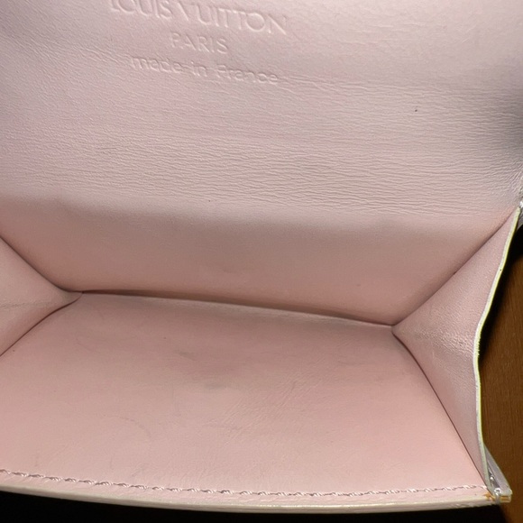 LOUIS VUITTON Ludlow Soft Beige Monogram Vernis Coin Case - Picture 5 of 16